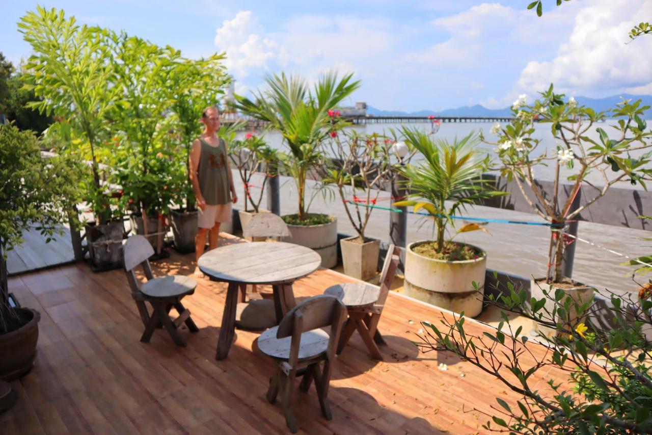 Ban Sulada Guest House Laem Ngop Exterior foto